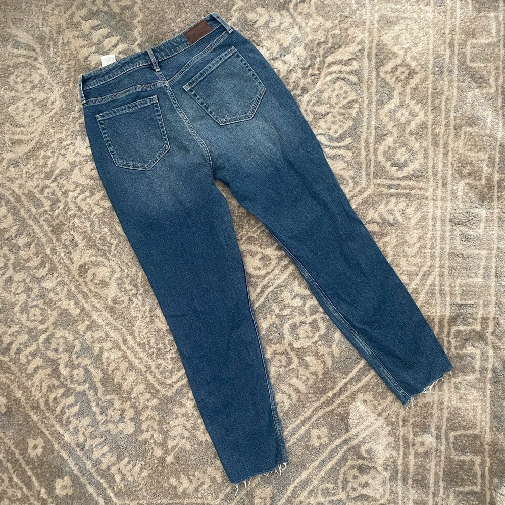 HOLLISTER Ultra‎ High Rise Mom Jean - Picture 7 of 9
